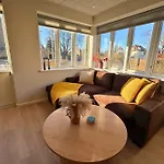 Cozy & Modern Living In Odense