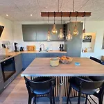 Cozy & Modern Living In أودنسه