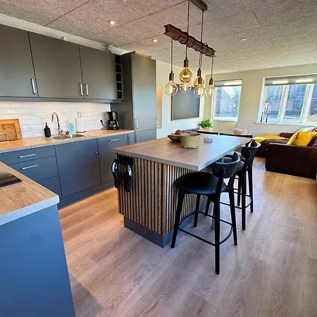 Cozy & Modern Living In Оденсе