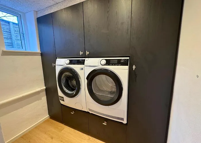 Cozy & Modern Living In Оденсе