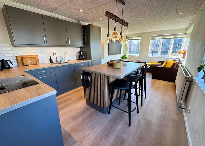 Cozy & Modern Living In Оденсе