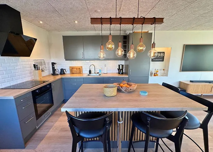 Cozy & Modern Living In Оденсе